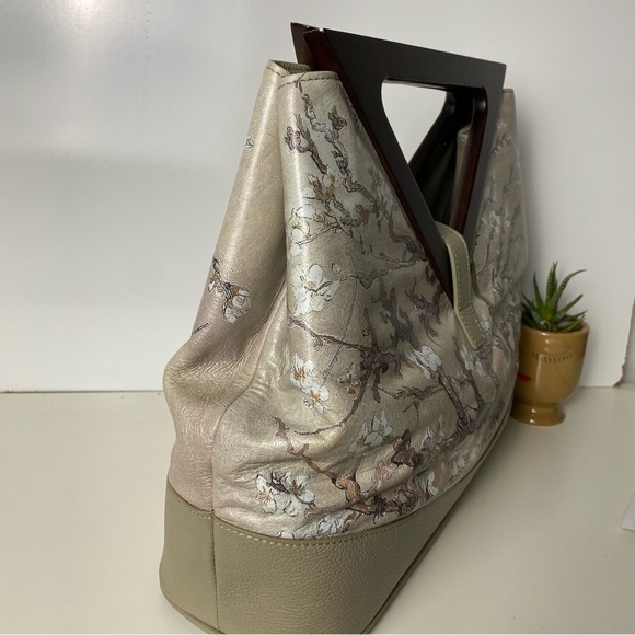 Icon Elegant Cherry Blossoms Women's Bag - Picture 2 of 10